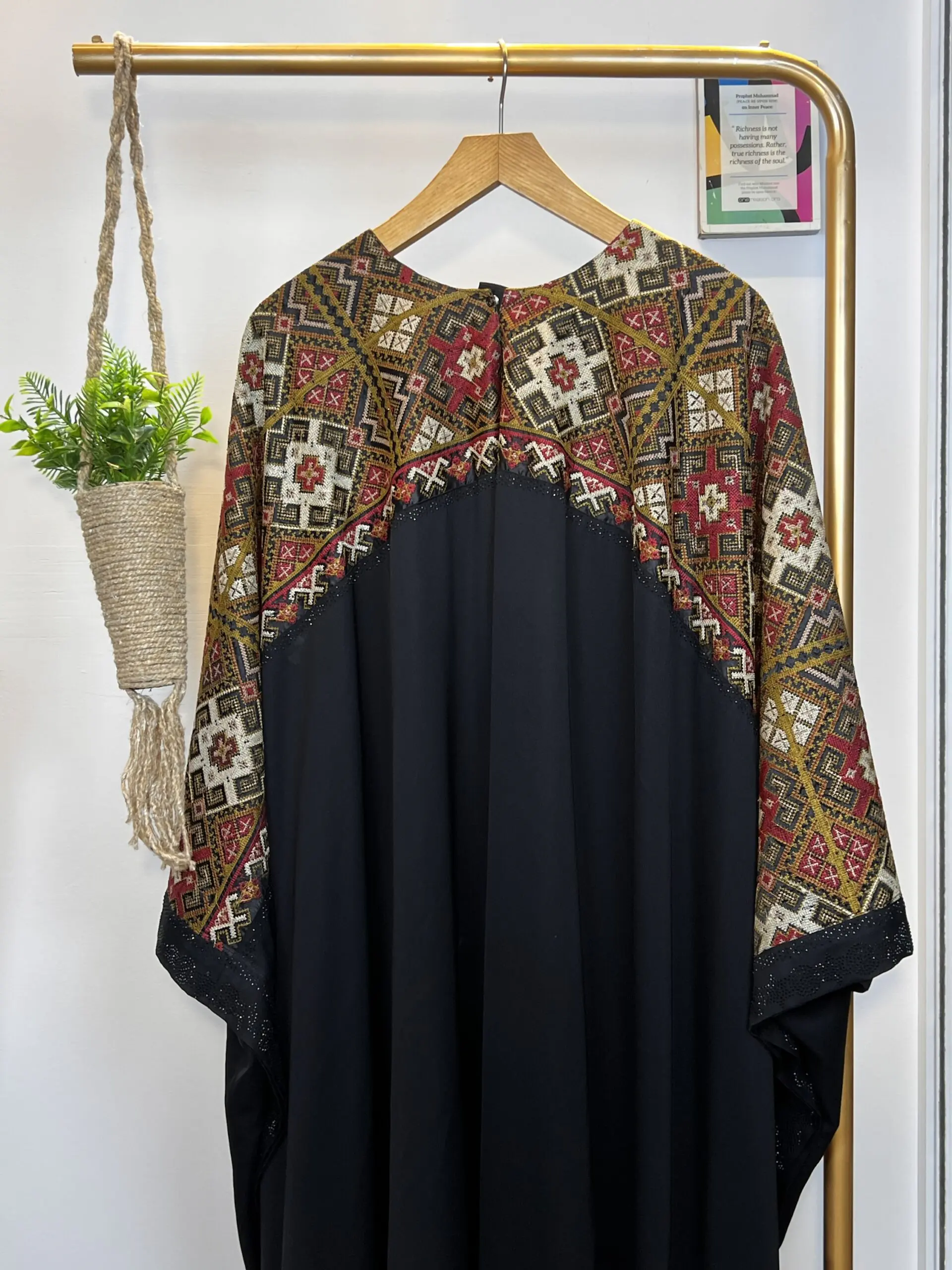 Qanitas statement Abaya