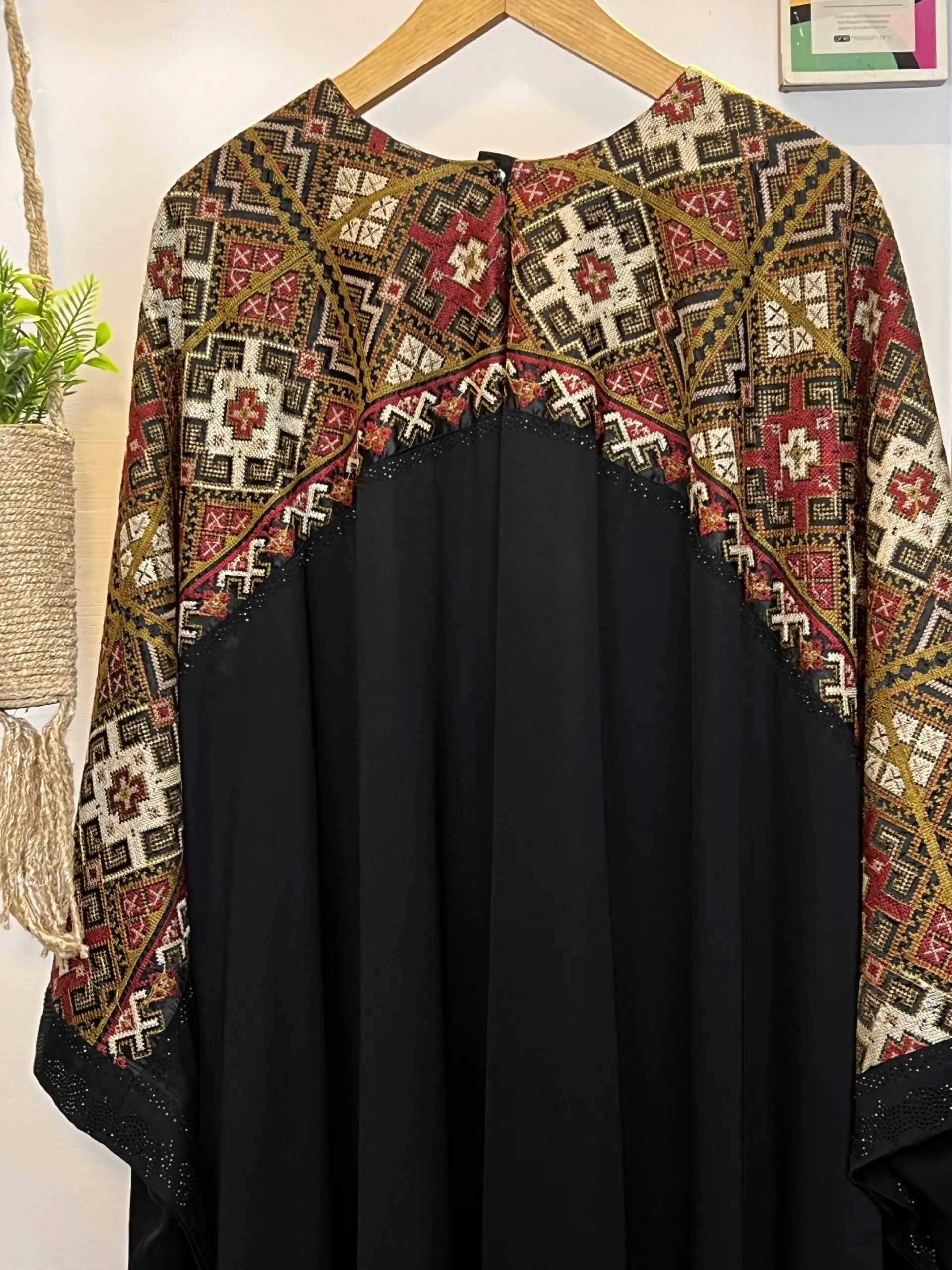 Qanitas statement Abaya - Image 3